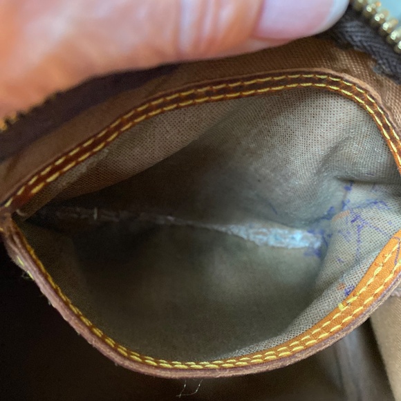 Louis Vuitton Speedy Handbag - Picture 15 of 16